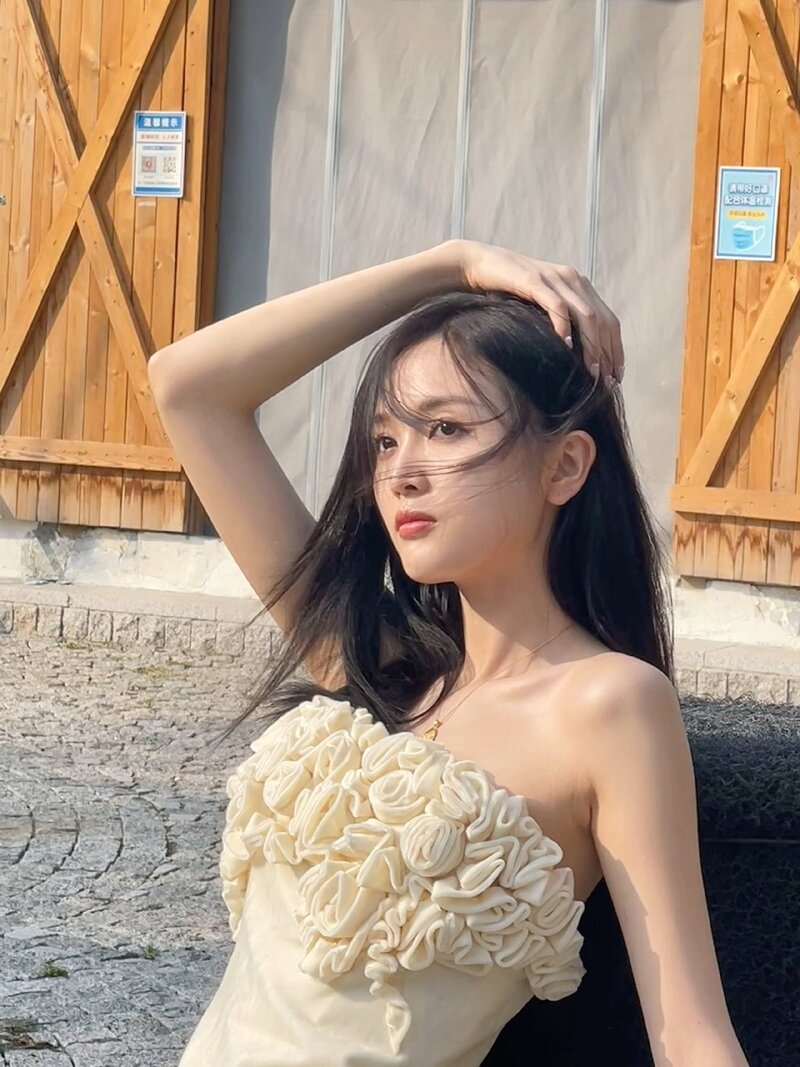 Xuan Yi for Chic Trend Magazine October 2022 Issue - Behind the Scenes documents 6