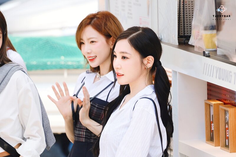 220728 SNSD Taeyeon - 'Knowing Bros' Filming documents 4