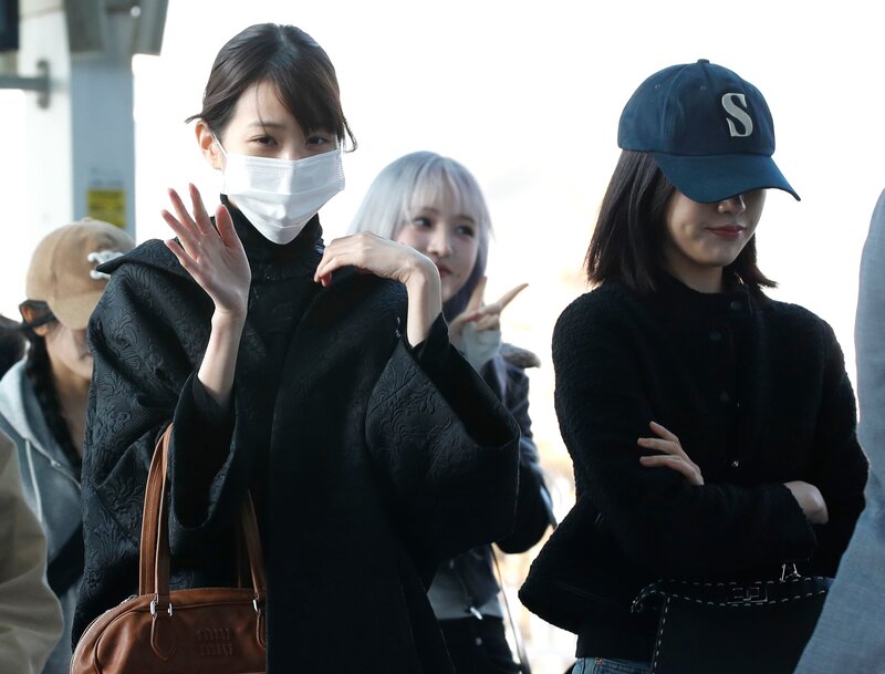 240216 IVE at Incheon International Airport documents 6