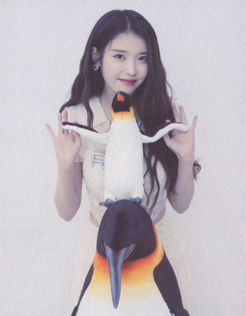 IU 2022 Season's Greetings (Scans) documents 5