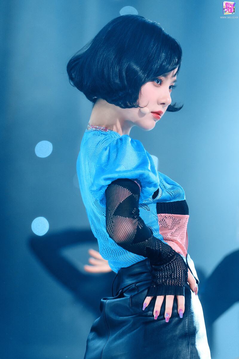 220227 VIVIZ Eunha - 'BOP BOP!' at Inkigayo documents 17