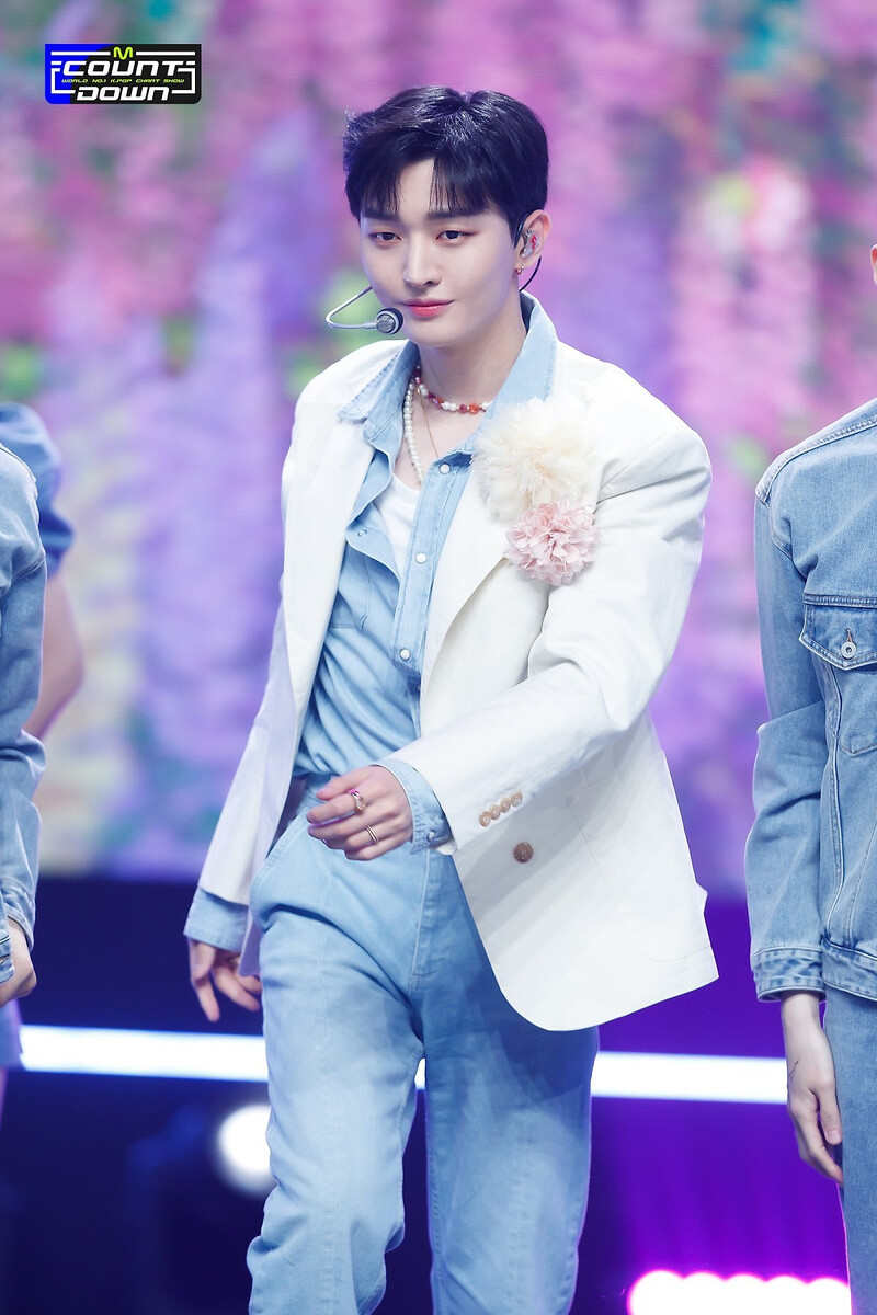 220428 Yoon Jisung - 'Bloom' at M Countdown documents 1