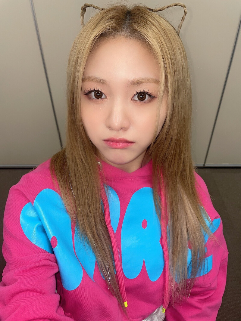 221012 Rocket Punch Twitter Update - Dahyun documents 1