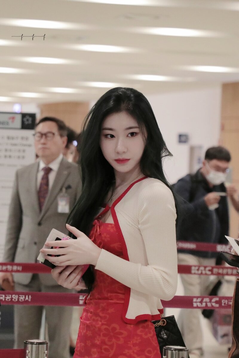 230513 ITZY Chaeryeong - Gimpo International Airport documents 17