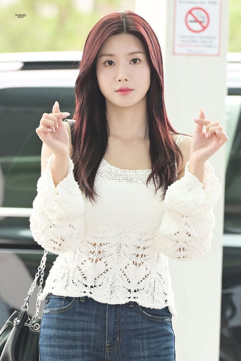 240712 Eunbi at Incheon International Airport documents 3