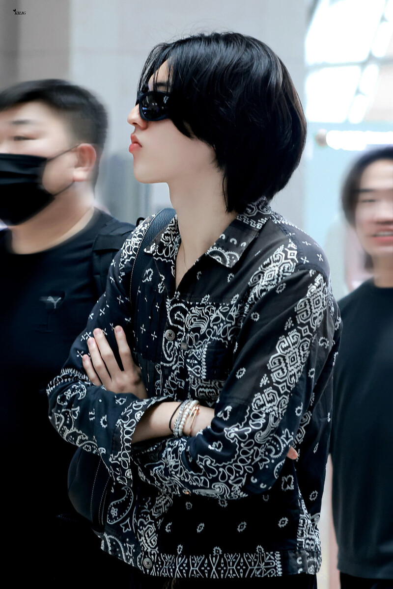 240712 TREASURE Haruto at Incheon International Airport documents 2