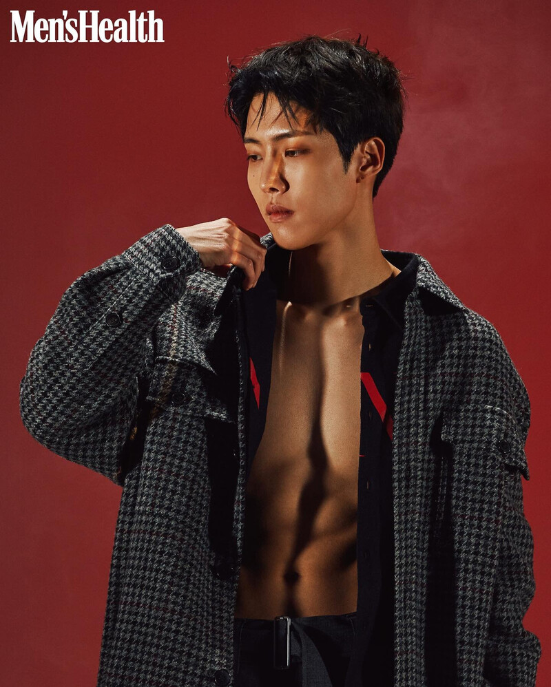 Lee Daeyeol for Men's Health Korea | January 2022 documents 1