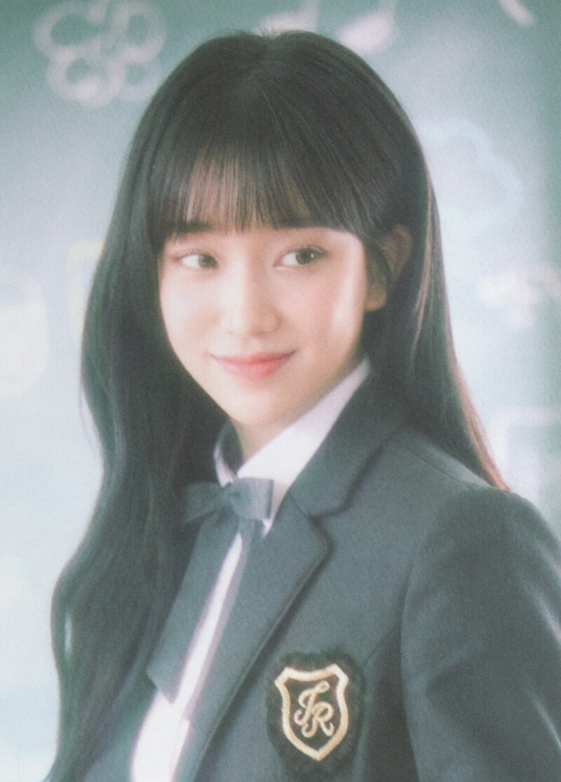 STAYC - 2022 Season's Greetings (Scans) documents 4