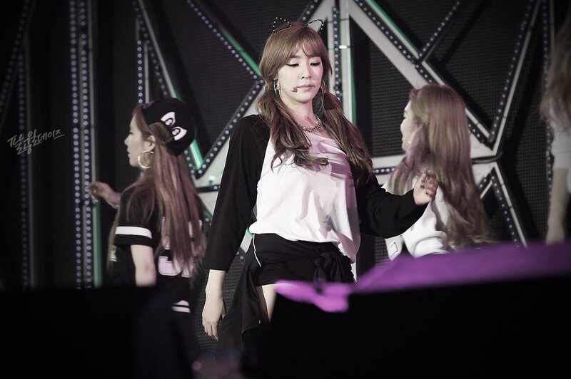 Tiffany – 140815 SMTOWN Live World Tour in Seoul documents 12