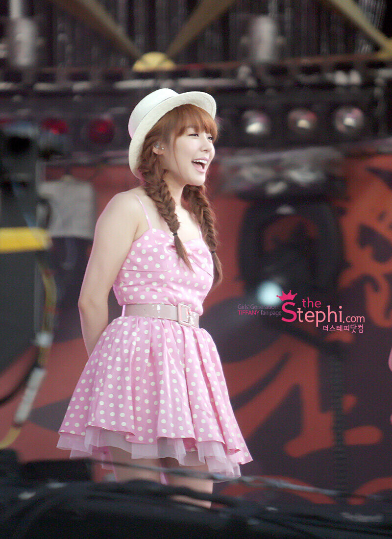 100821 Girls' Generation Tiffany at SMTOWN Live in Seoul documents 16