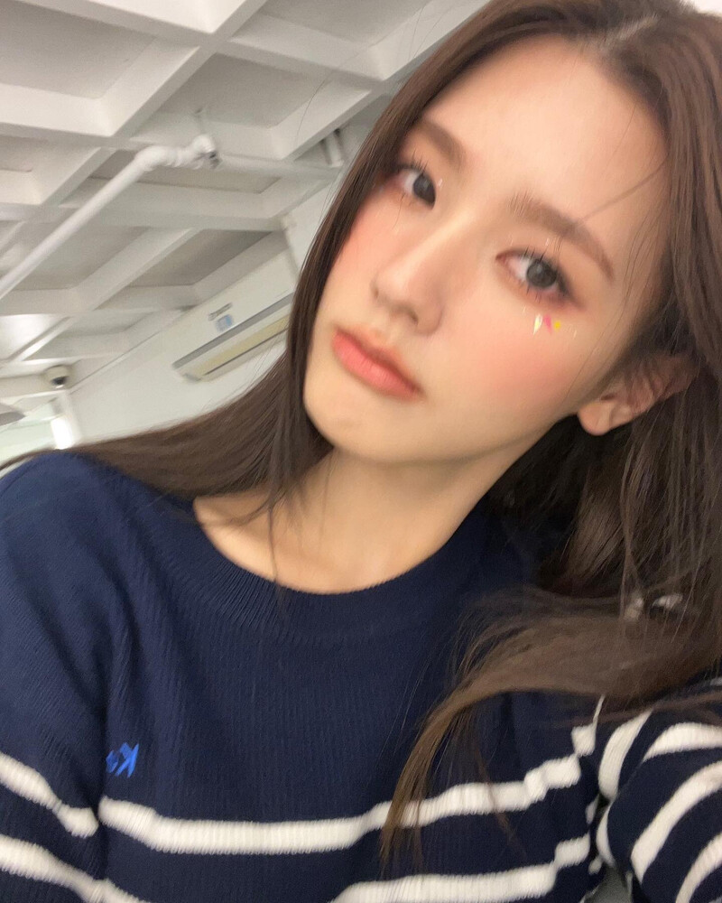 220207 (G)I-DLE Miyeon Instagram Update documents 3