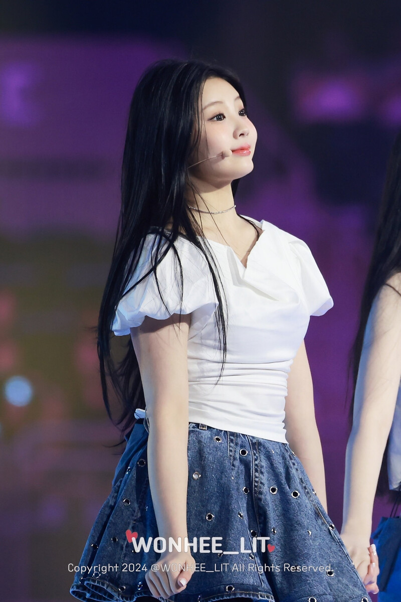 240602 ILLIT Wonhee at K-Wave Concert Inkigayo documents 22