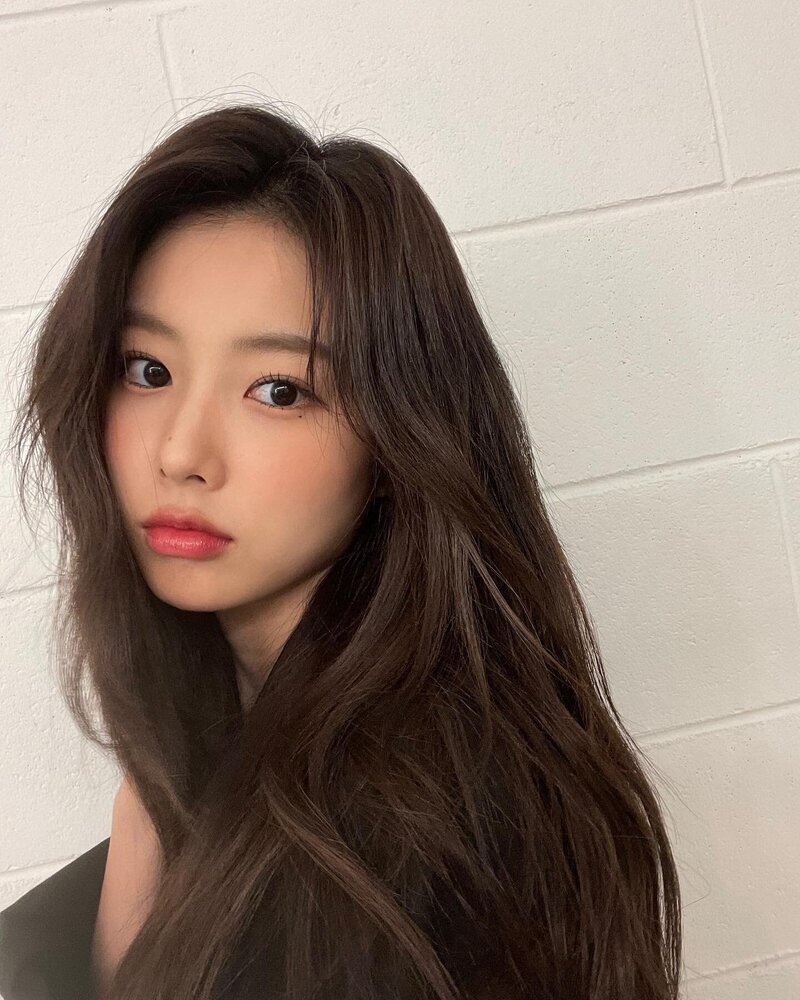 210930 Kang Hyewon Instagram Update documents 1