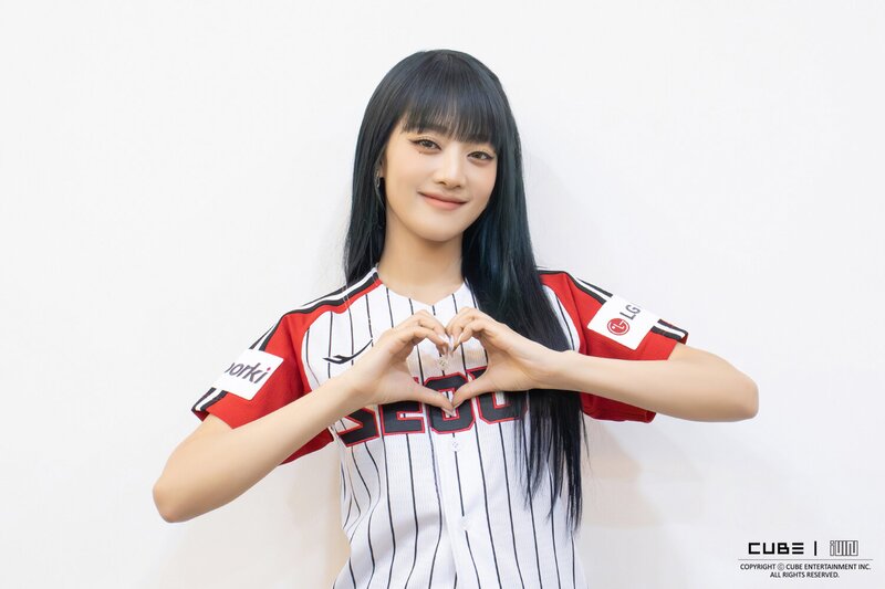 230510 (G)I-DLE Weverse - LG Twins' Ceremonial Opening Behind documents 4