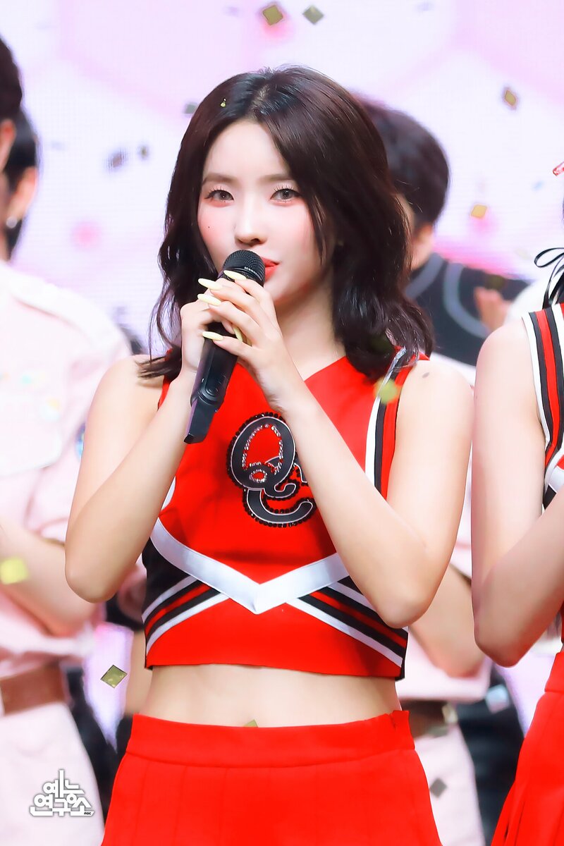 230603 (G)I-DLE Soyeon - 'Queencard' at Music Core documents 2