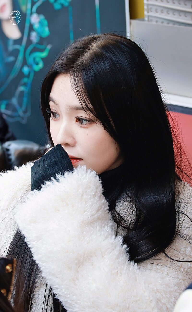 231117 Red Velvet Irene - Music Bank Commute documents 5