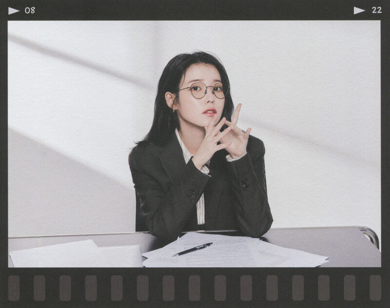 IU - 5th Official ‘UAENA’ Fanclub Kit [SCANS] documents 1