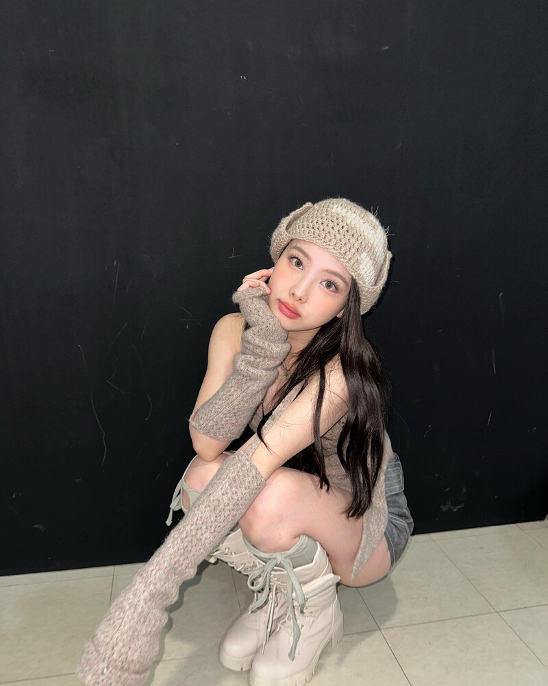 230319 TWICE Nayeon Instagram Update documents 1