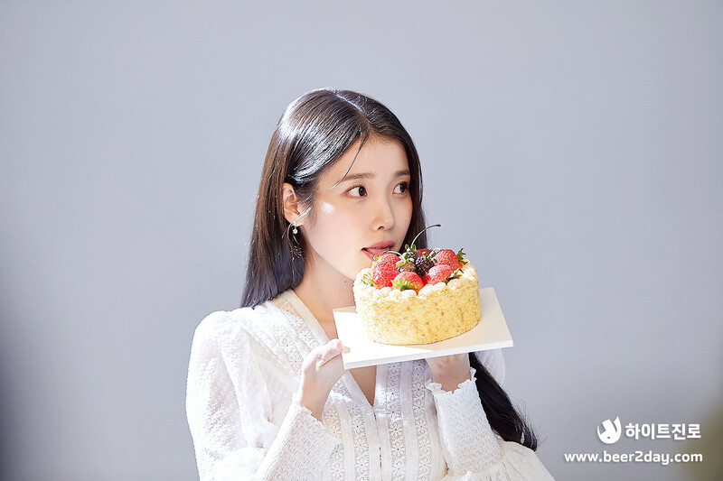 231229 Chamisul - IU - 2023 Poster Photoshoot Behind documents 1