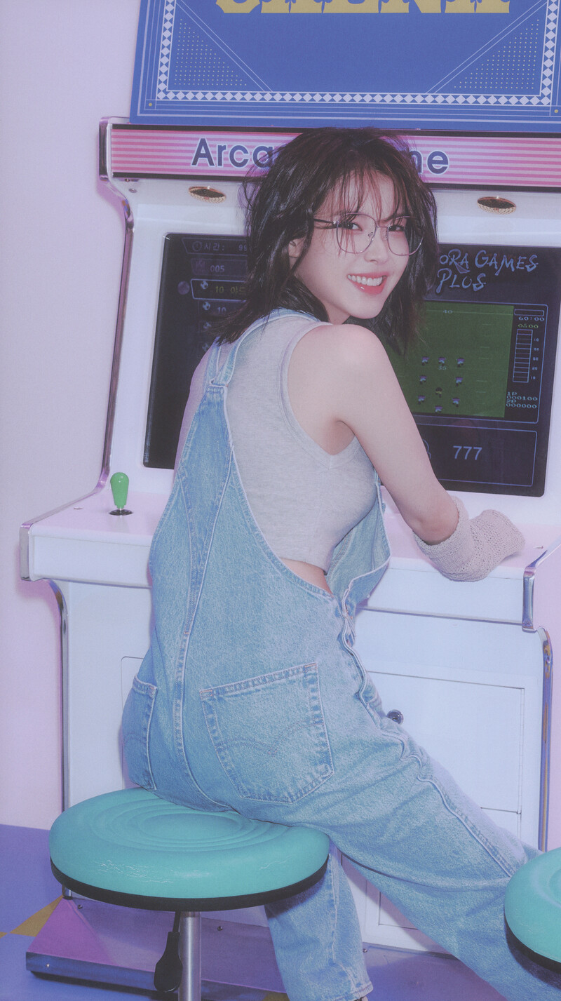 IU - 7th Official Fanclub Kit "UAENA" (Scans) documents 4