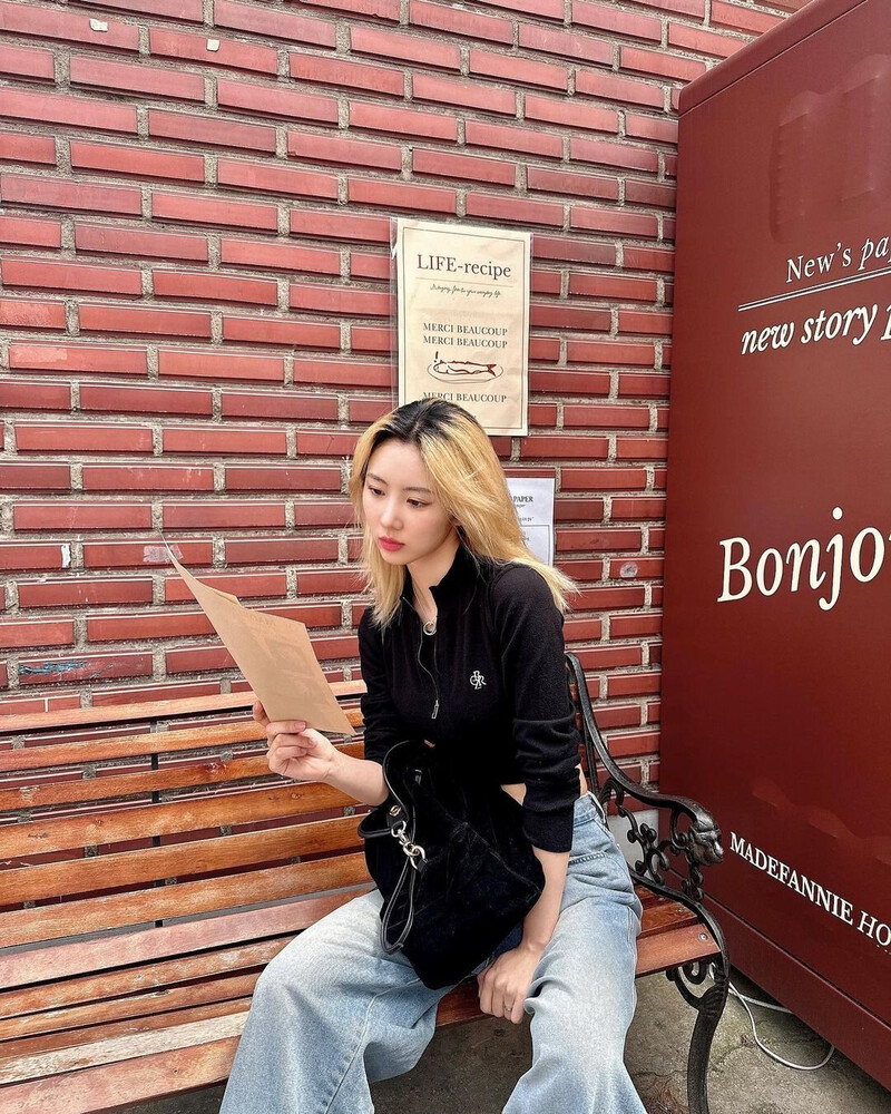 240508 Yoohyeon Instagram Update documents 6