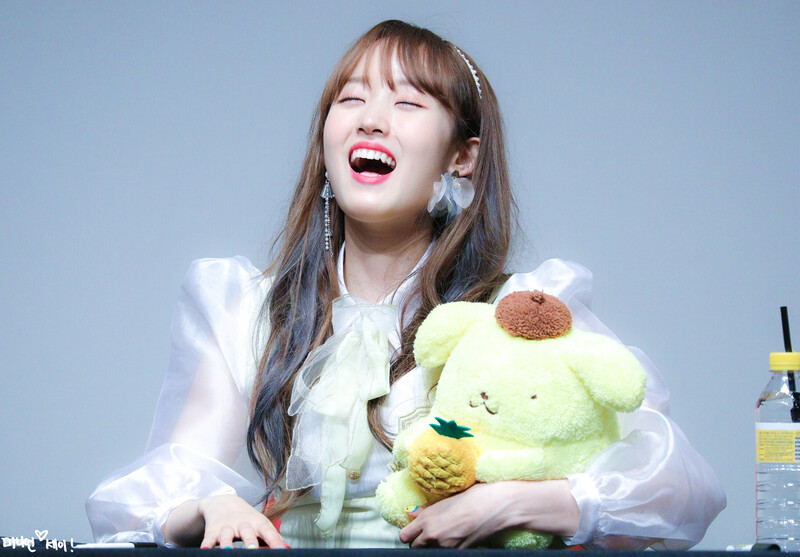 190608 Weki Meki Sei at 'LOCK END LOL' Fansign documents 2