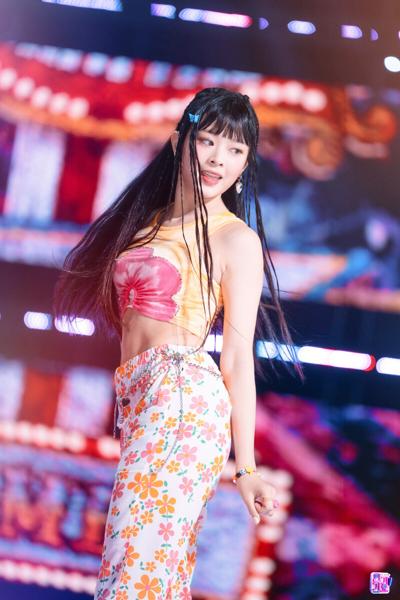 220821 NewJeans Hanni - 'Attention' at Inkigayo documents 22