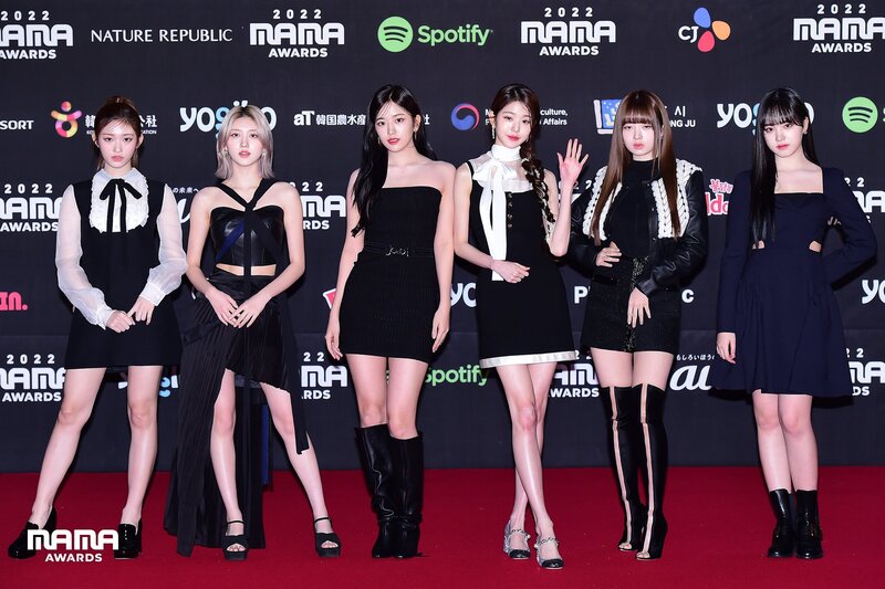 221130 IVE at MAMA AWARDS Red Carpet documents 1