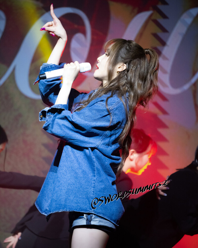 230307 Yuju at 'O' Showcase documents 3