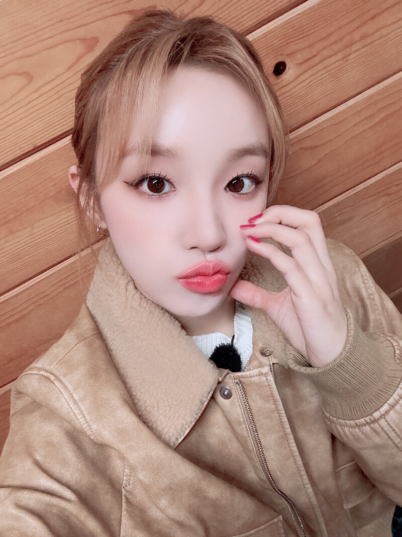 231218 - (G)I-DLE Twitter Update with YUQI documents 1