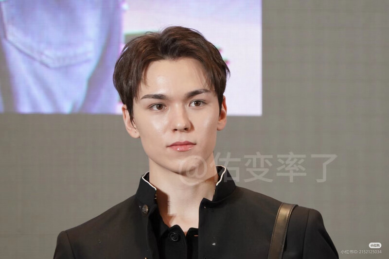 241229 SEVENTEEN Vernon - Yiziyhu Fansign Event in Shanghai documents 16