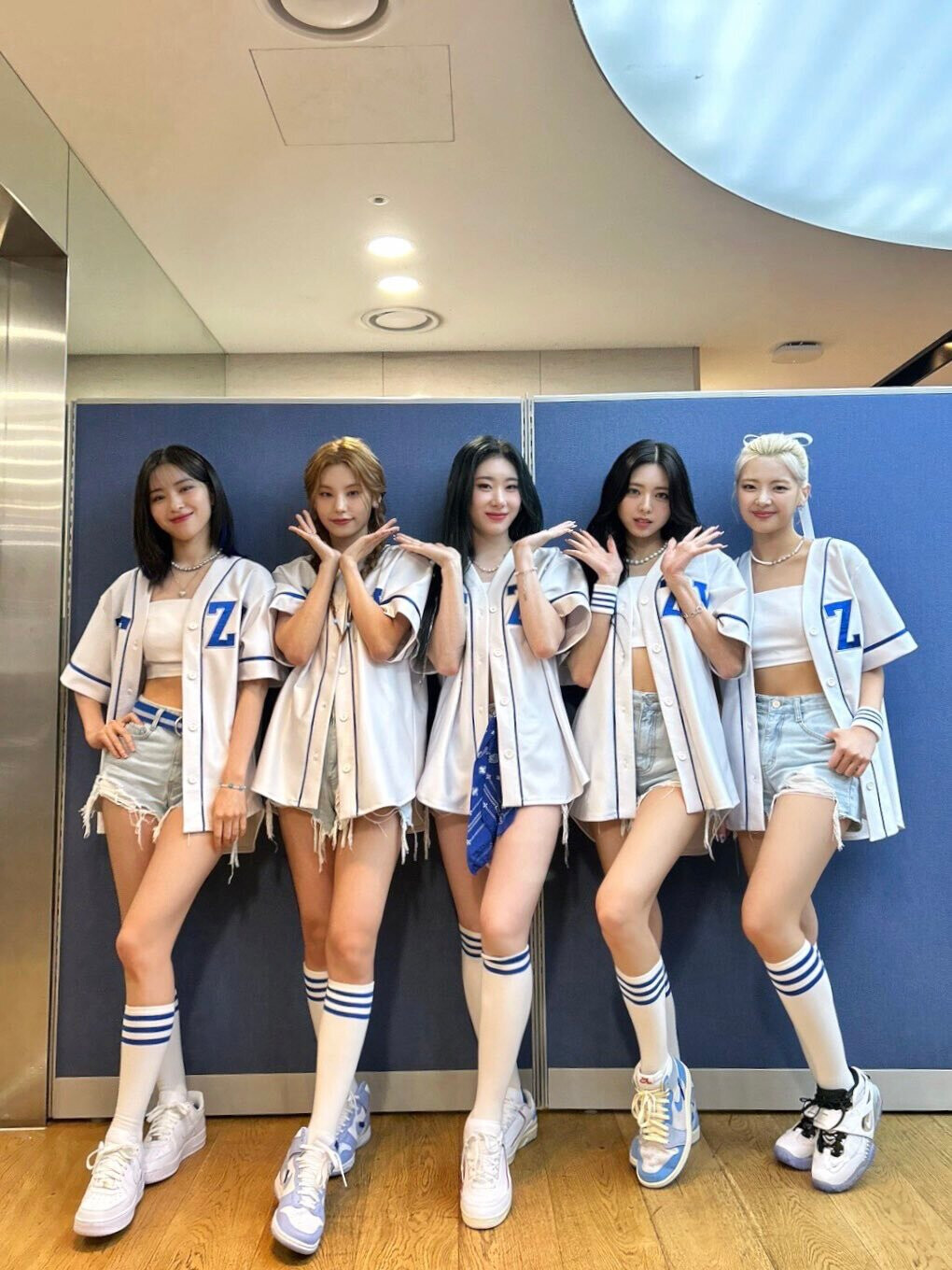 230803 - ITZY Twitter Update | kpopping