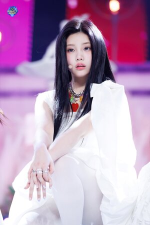 240328 ILLIT Wonhee - 'Magnetic' and 'My World' at M Countdown