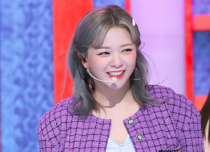 220828 TWICE Jeongyeon - 'Talk that Talk' at Inkigayo documents 2