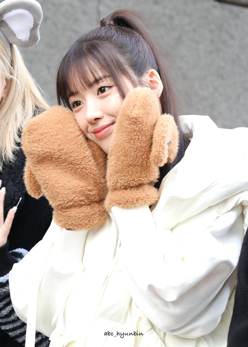 240202 NMIXX Jiwoo - Music Bank Commute documents 1