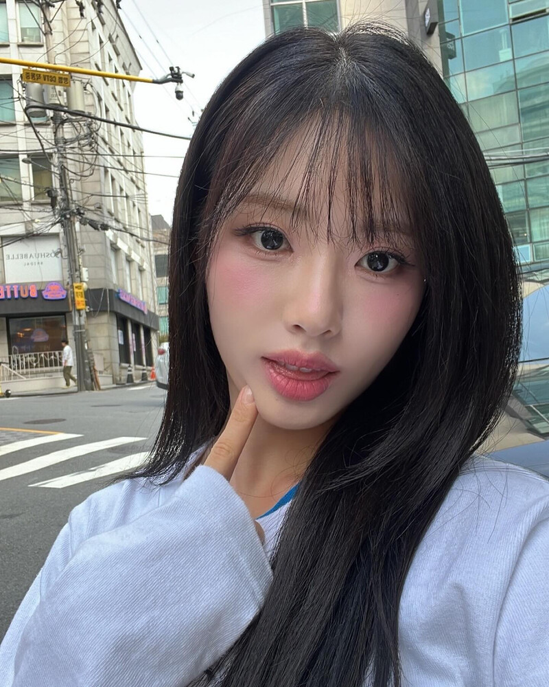 240926 fromis_9 Jiwon Instagram Update documents 4