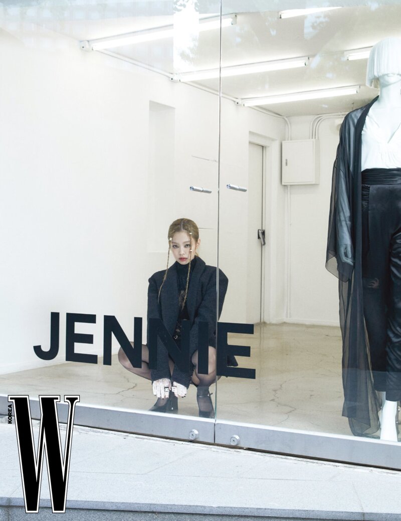 BLACKPINK Jennie for Chanel x W Korea July 2022 Issue documents 14