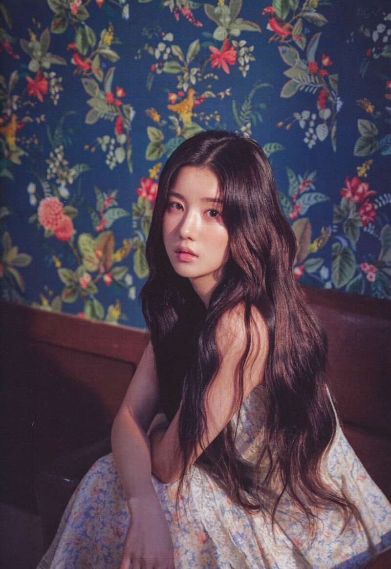 Kwon Eunbi - The First Photobook 'Silver Rain' (Scans) documents 15