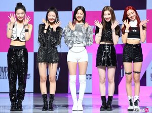 190212 ITZY "IT'z Different" Debut Showcase
