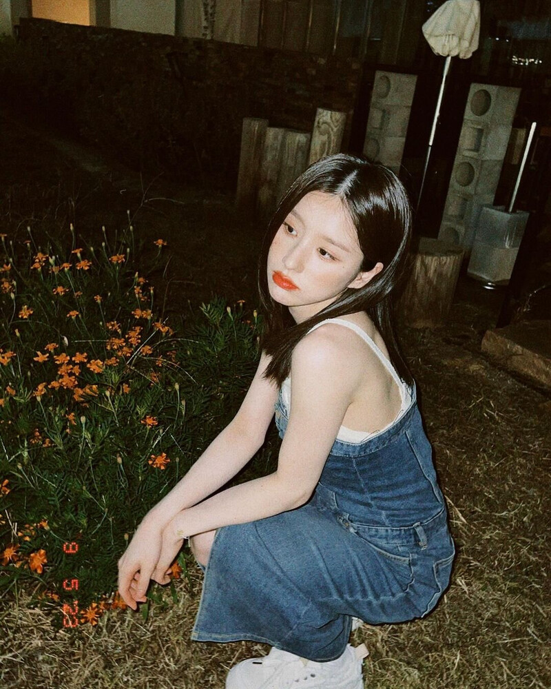 231013 ARTMS Heejin Instagram Update documents 2