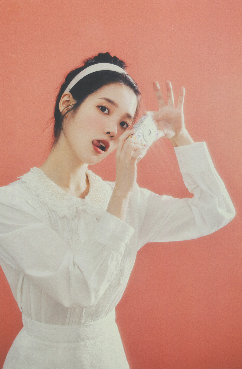 IU - 5th Official ‘UAENA’ Fanclub Kit [SCANS] documents 1