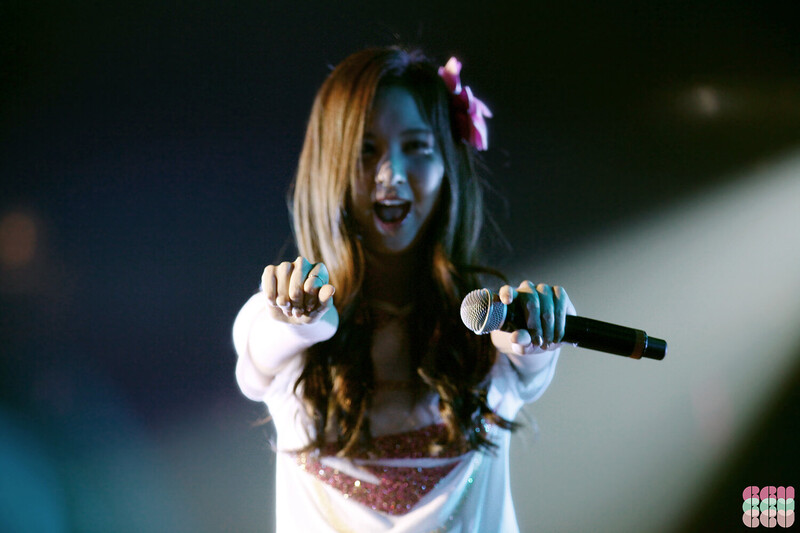 131109-131110 Girls' Generation Seohyun at Girls & Peace in Hong Kong documents 5