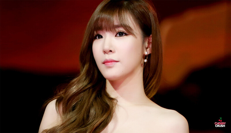 150115 Girls' Generation Tiffany at Golden Disk Awards documents 6