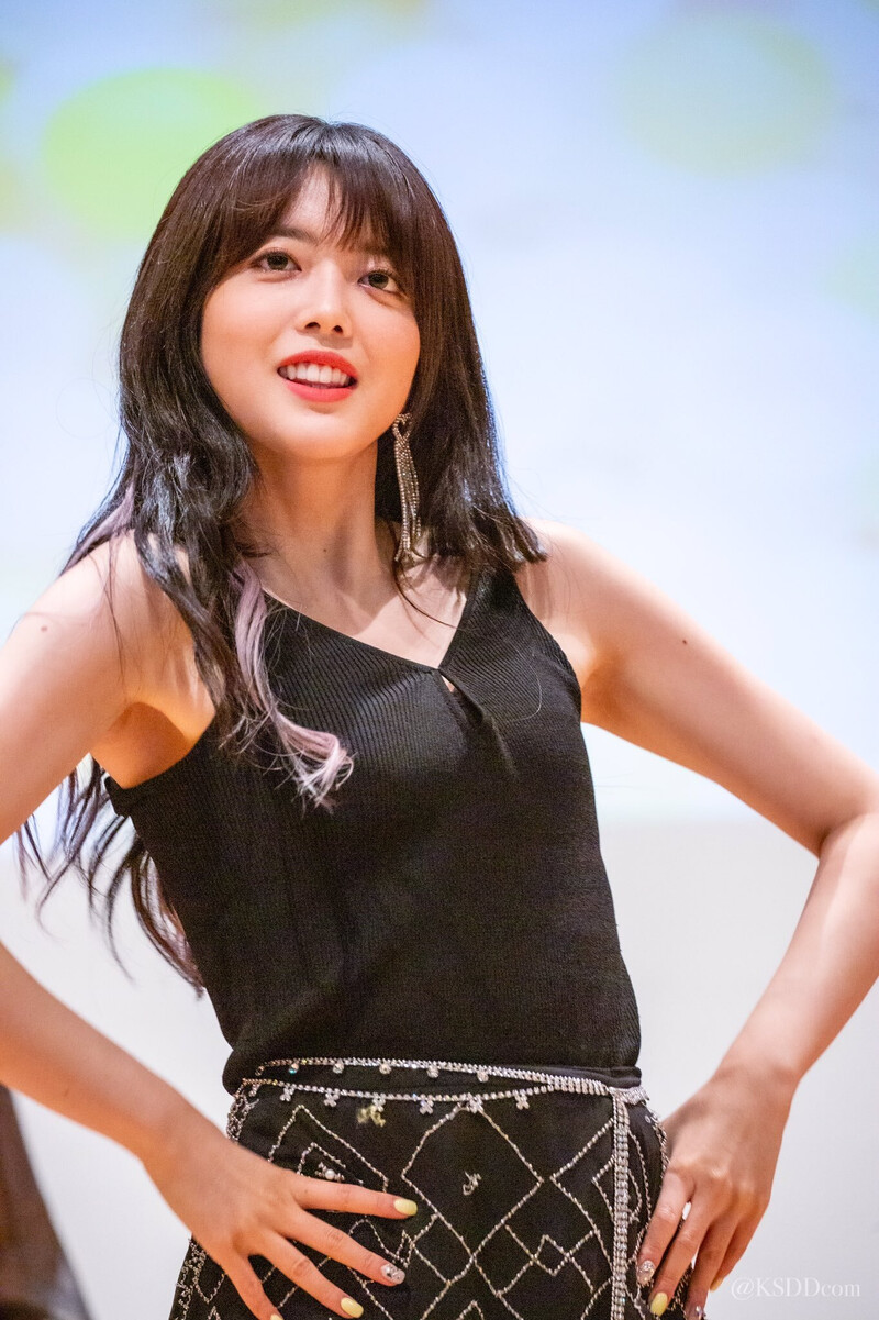 190817 Weki Meki Suyeon at 'WEEK END LOL' Shim Seok Hall Fansign documents 2