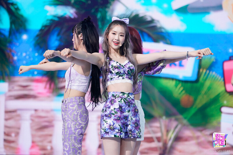 210530 OH MY GIRL - 'Dun Dun Dance' at Inkigayo documents 11