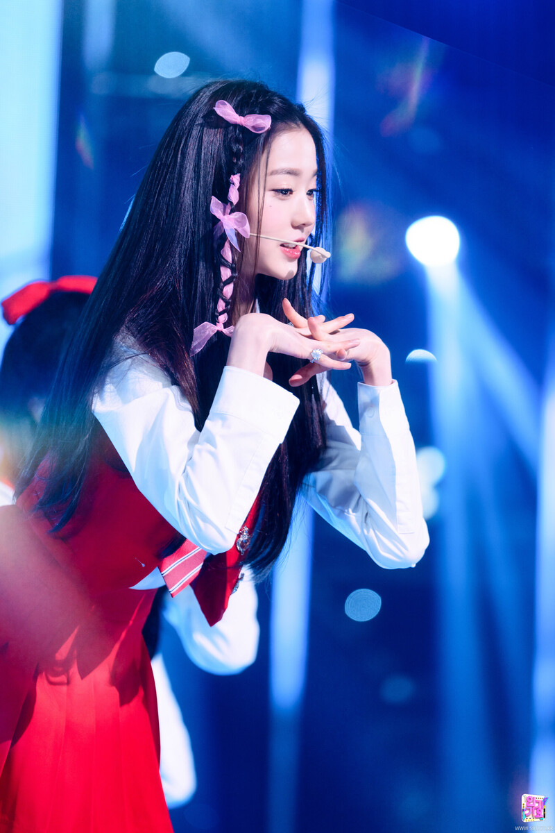 220501 IVE Wonyoung - 'LOVE DIVE' at Inkigayo documents 12