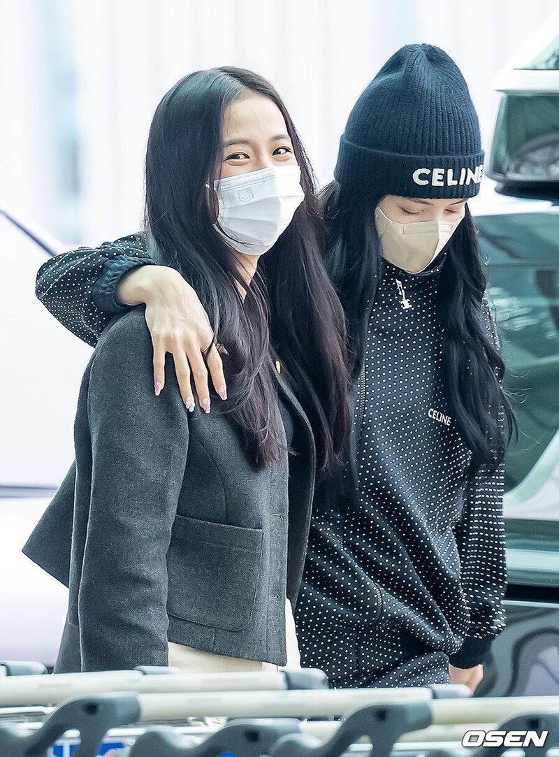 220916 BLACKPINK at the Incheon International Airport documents 8