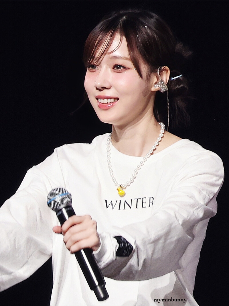 230319 aespa Winter - 1st Concert 'SYNK : HYPER LINE' in Osaka Day 4 documents 1