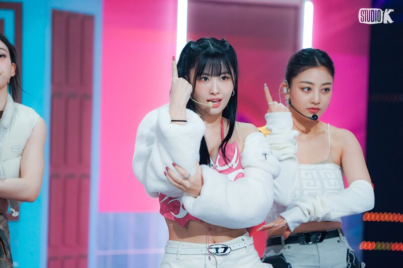 240222 - KBS Kpop Twitter Update with MOMO - 'SET ME FREE' Music Bank Behind Photo documents 3