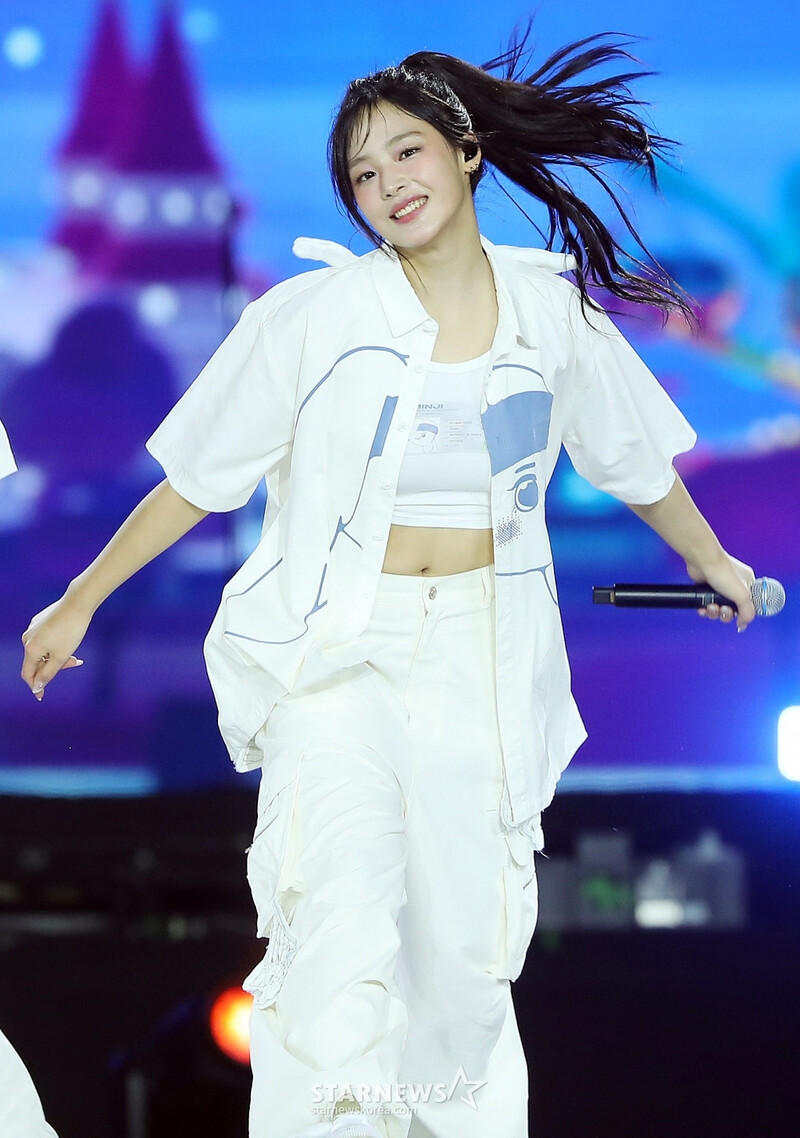 241227 Newjeans Minji at 2024 Asia Artist Awards documents 2